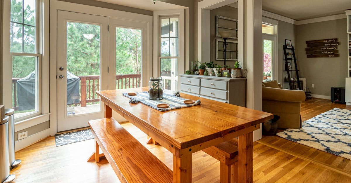 Sekrety długowiecznego drewna: jak pielęgnować meble i podłogi, by lśniły przez lata