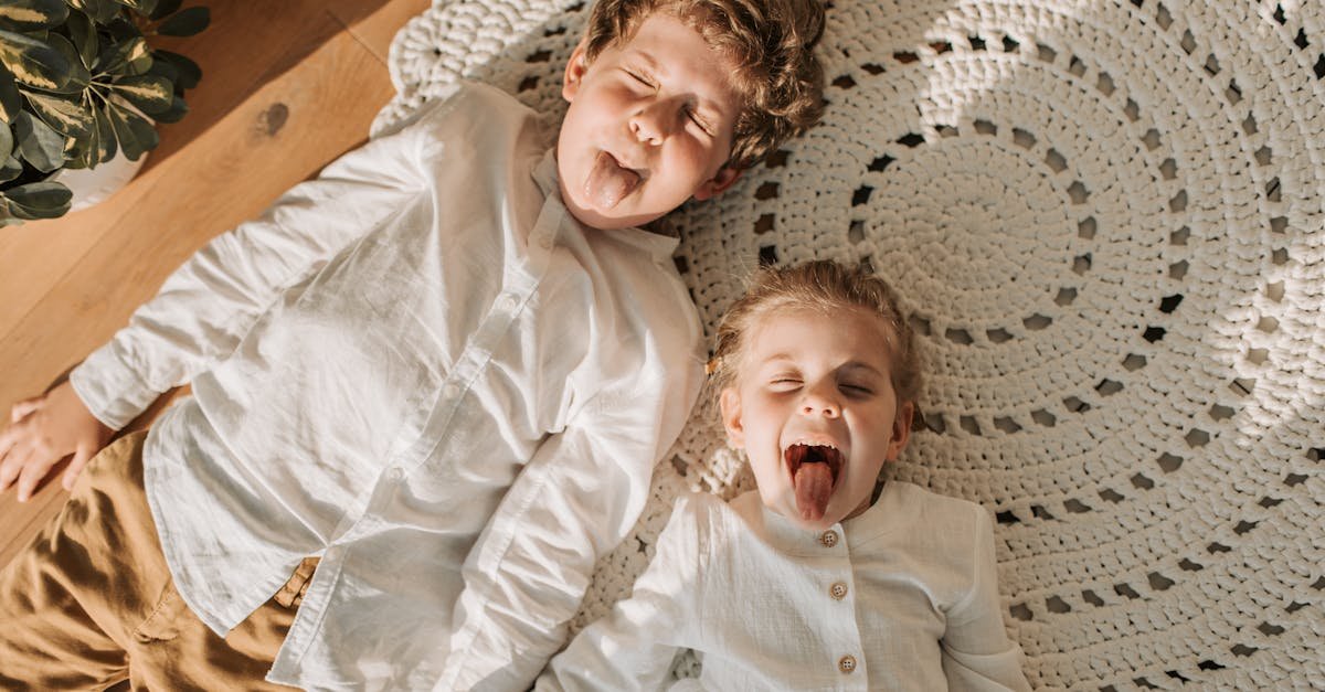 Od zazdrości do przyjaźni: skuteczne sposoby na budowanie ciepłej relacji między rodzeństwem