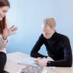 Jak wybrać idealny kurs językowy dla dorosłych? Przewodnik krok po kroku z checklistą