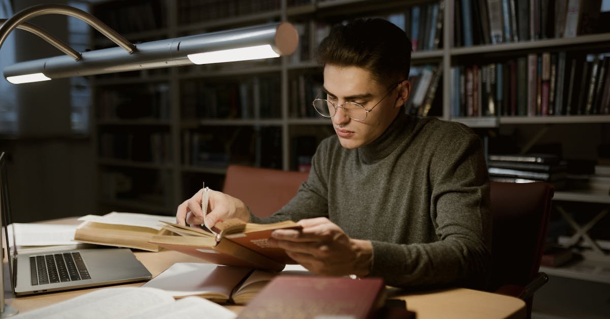 Skupienie na zawołanie: praktyczny przewodnik, jak uczyć się szybciej i bez rozproszeń