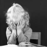 Mały wielki spokój: jak wspierać dziecko w oswajaniu stresu na co dzień