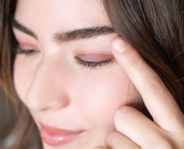 Naturalny makijaż bez tajemnic: krok po kroku do świeżego, promiennego wyglądu