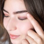 Naturalny makijaż bez tajemnic: krok po kroku do świeżego, promiennego wyglądu