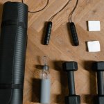 Zbuduj formę w czterech ścianach: jak dobrać idealny sprzęt do domowych treningów