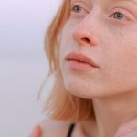 Po opalaniu bez łuszczenia: rytuał 48 godzin, który koi skórę i przedłuża opaleniznę