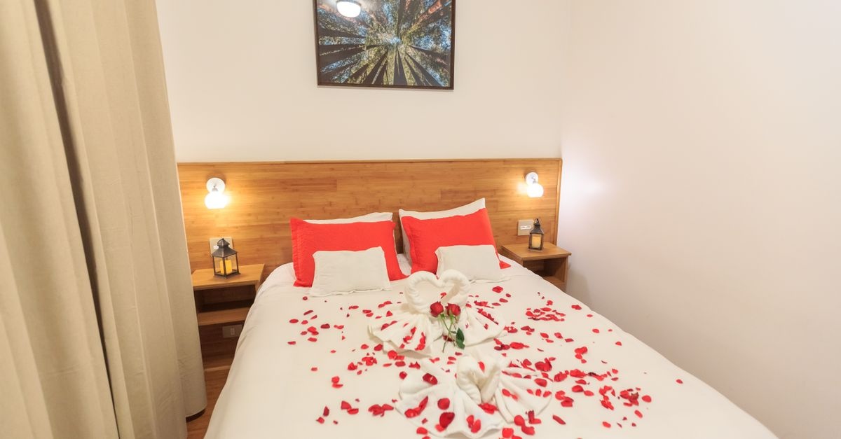 Hotel zamiast apartamentu: romantyczny wybór bez wpadek — praktyczny przewodnik dla par